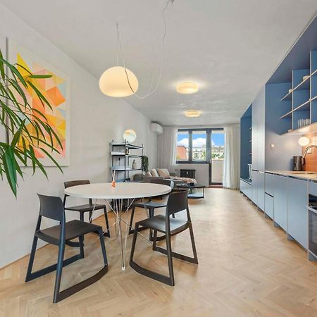 Elegant City Escape - Modern & Central Bratislava Exterior foto