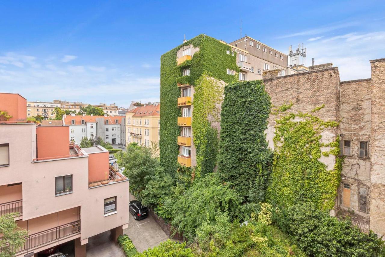 Elegant City Escape - Modern & Central Bratislava Exterior foto
