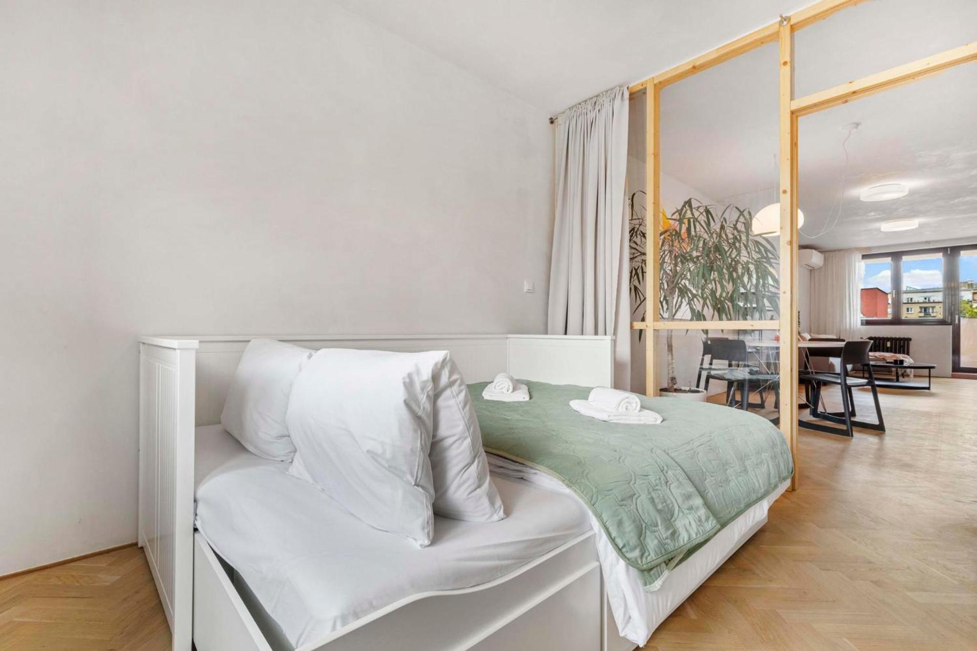 Elegant City Escape - Modern & Central Bratislava Exterior foto