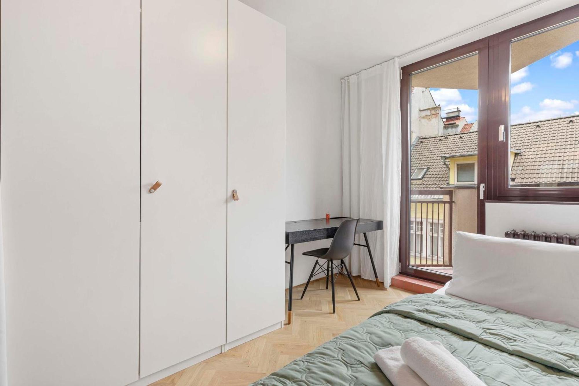 Elegant City Escape - Modern & Central Bratislava Exterior foto