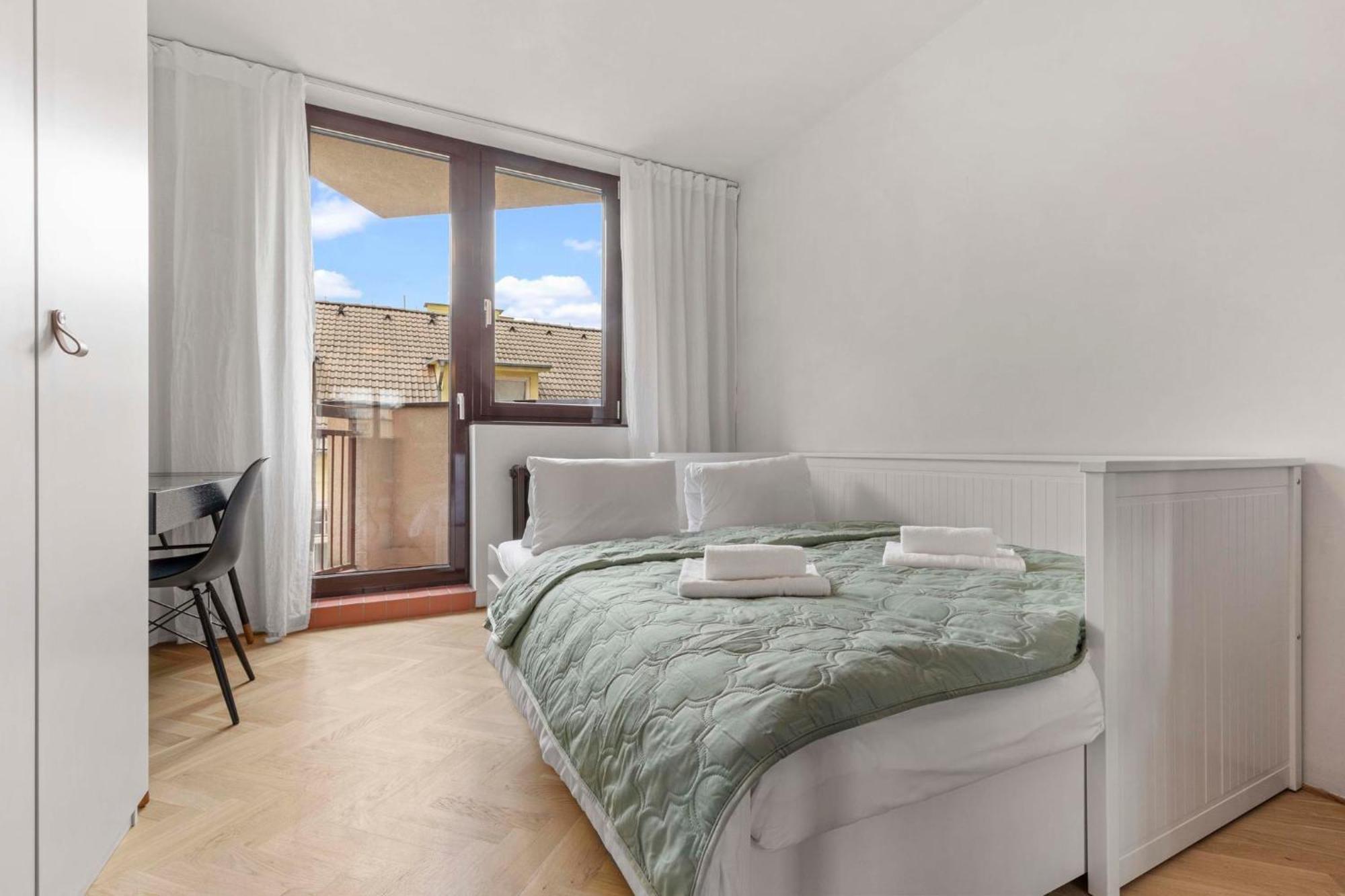 Elegant City Escape - Modern & Central Bratislava Exterior foto